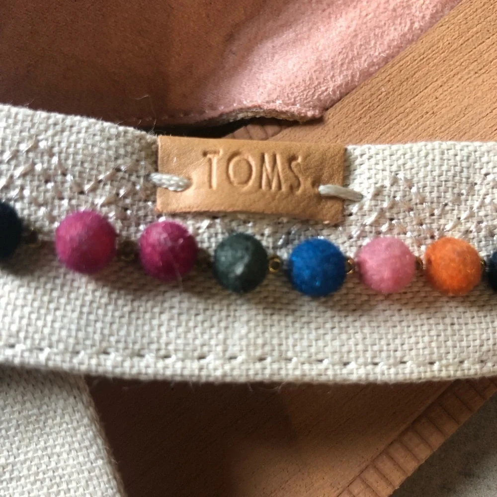 NWT! Tom’s kids’ bohemian Pom Pom sandals. Size 2